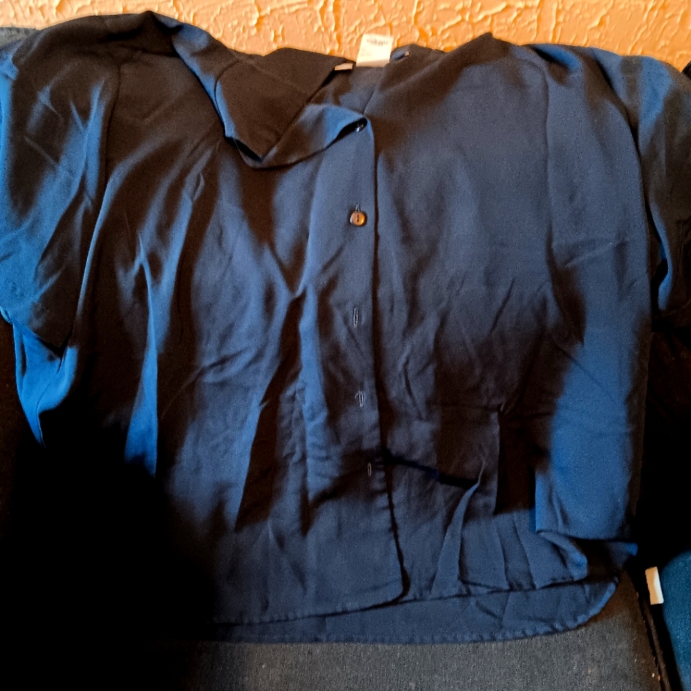 Liz Baker woman's 20W navy blue button up blouse